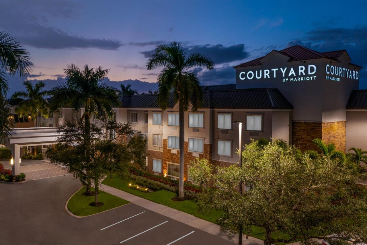 Courtyard By Marriott Sarasota At University Town Center Desoto Lakes Exterior photo